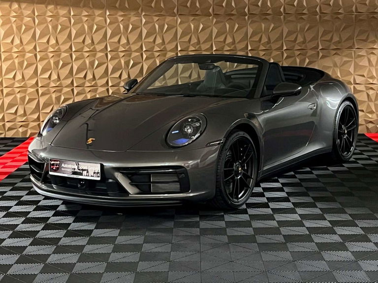 Porsche 992 Carrera 4 GTS