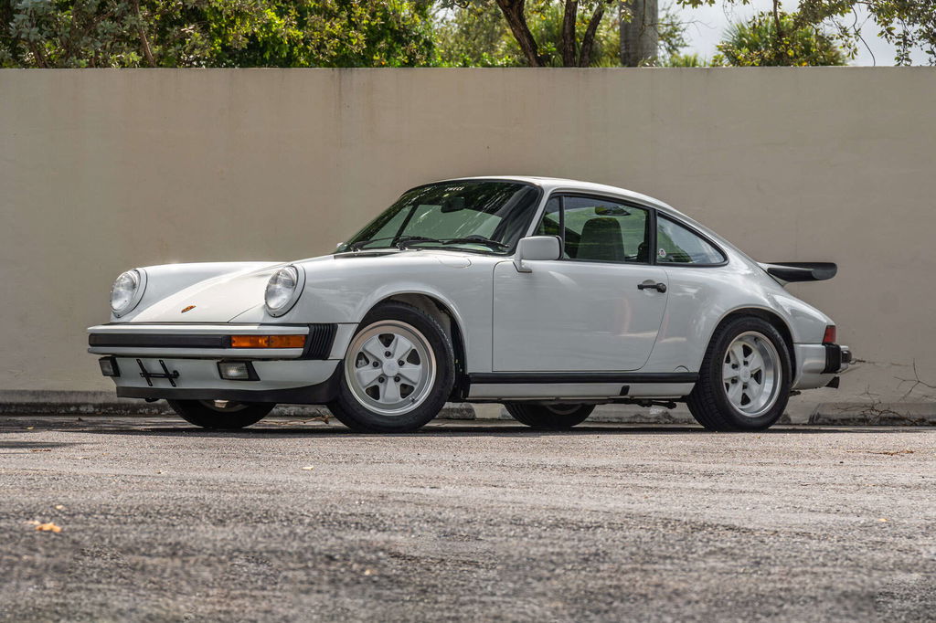 Porsche 911 Carrera 3.2 (US)