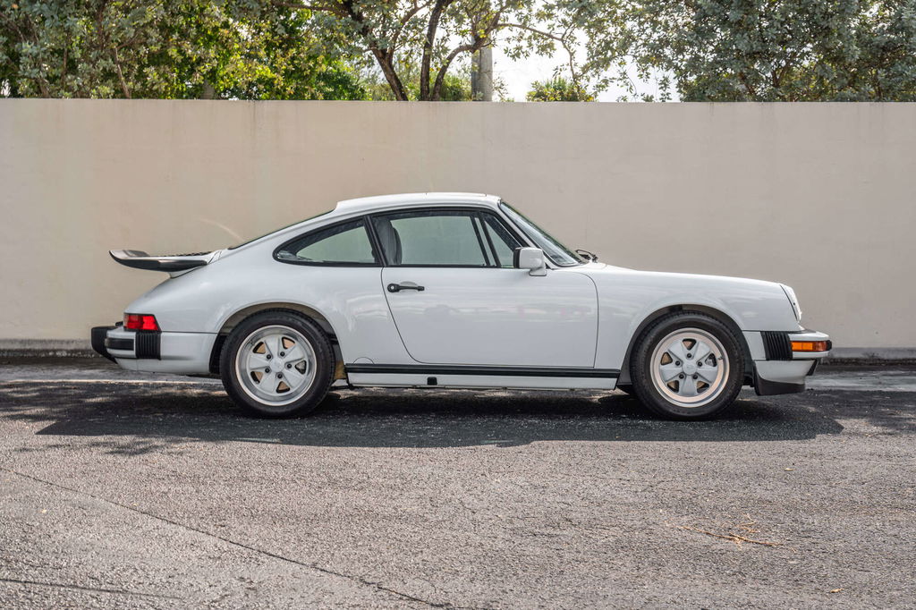 Porsche 911 Carrera 3.2 (US)