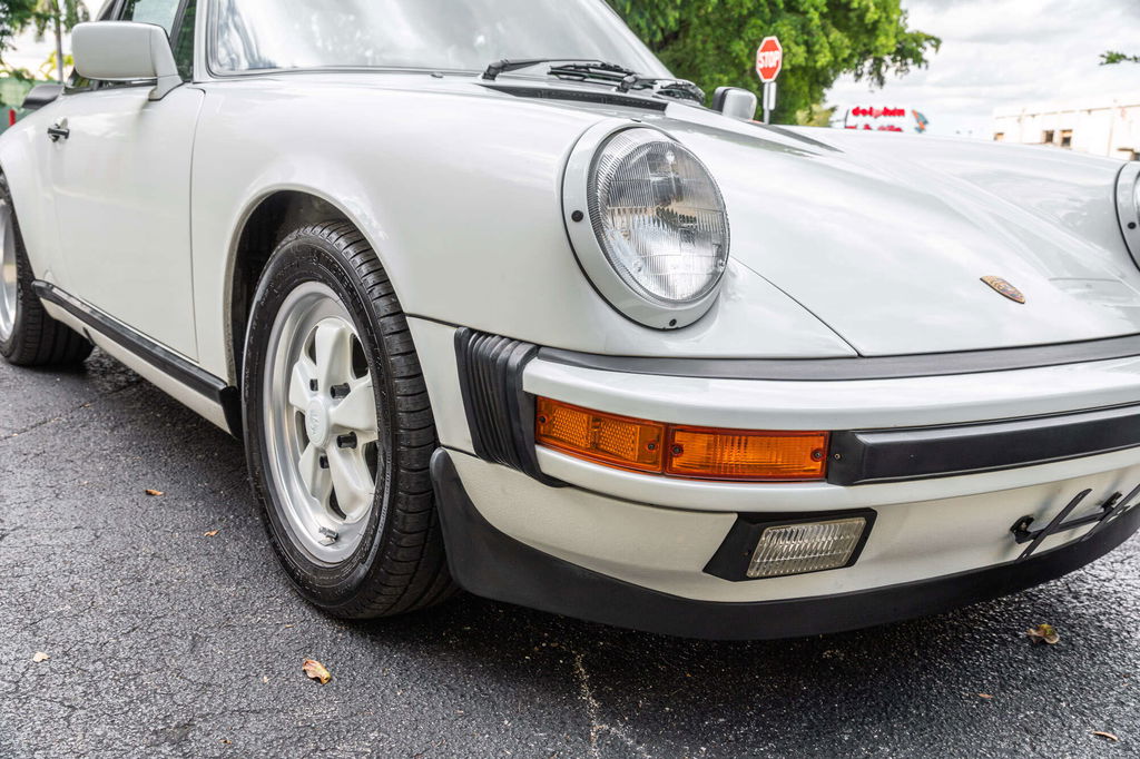 Porsche 911 Carrera 3.2 (US)