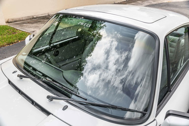 Porsche 911 Carrera 3.2 (US)