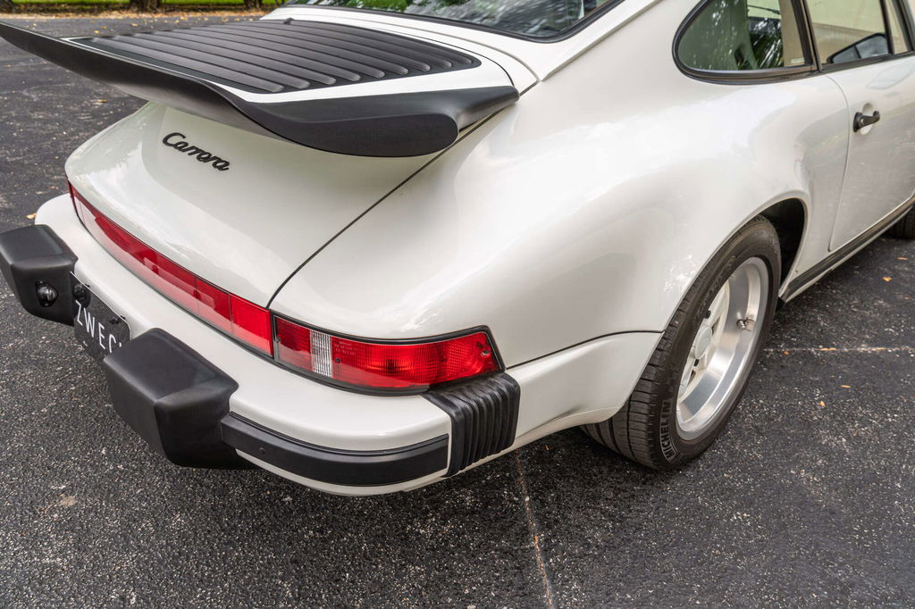 Porsche 911 Carrera 3.2 (US)