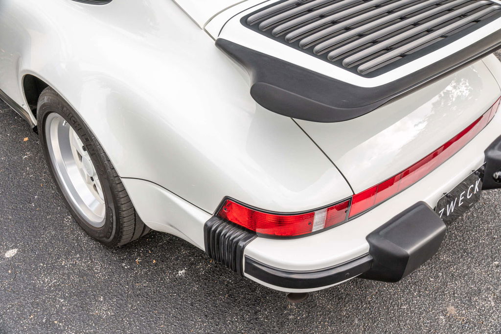 Porsche 911 Carrera 3.2 (US)