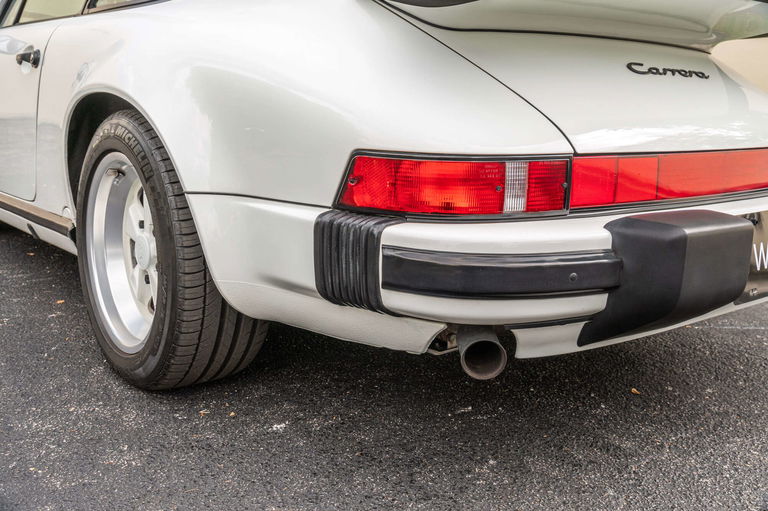 Porsche 911 Carrera 3.2 (US)