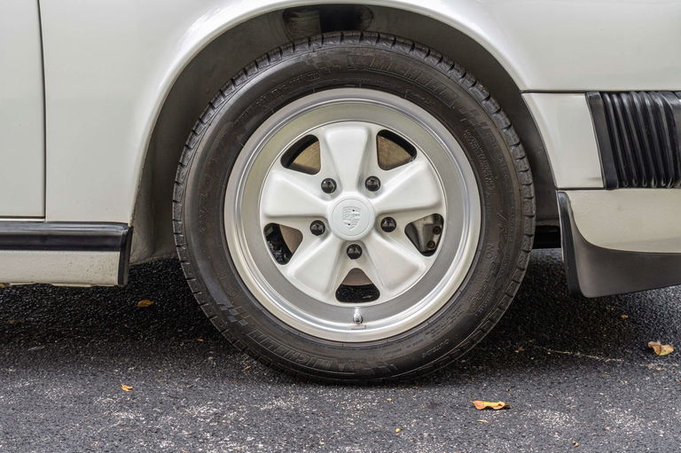 Porsche 911 Carrera 3.2 (US)