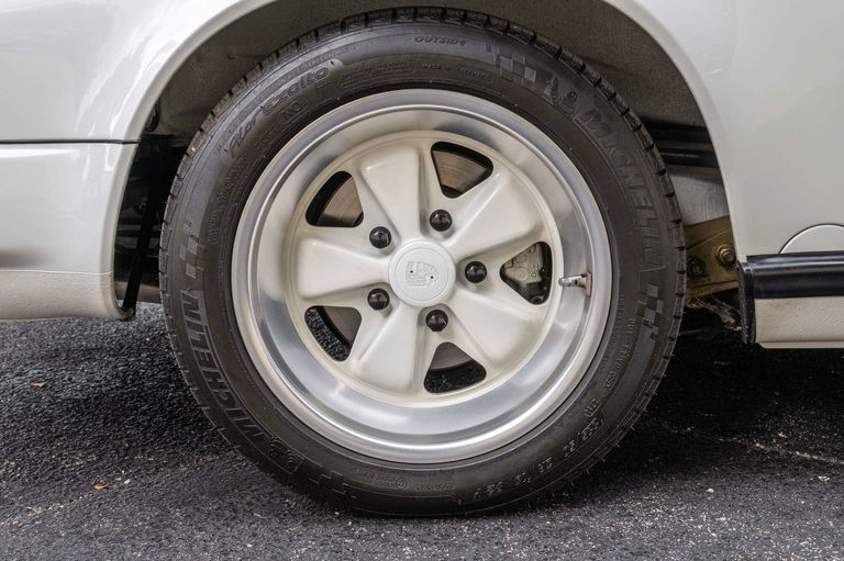 Porsche 911 Carrera 3.2 (US)
