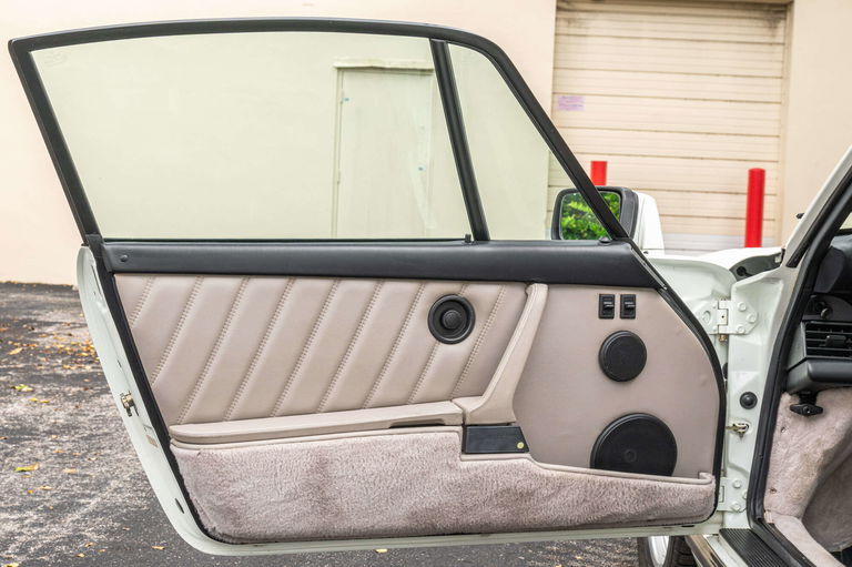 Porsche 911 Carrera 3.2 (US)
