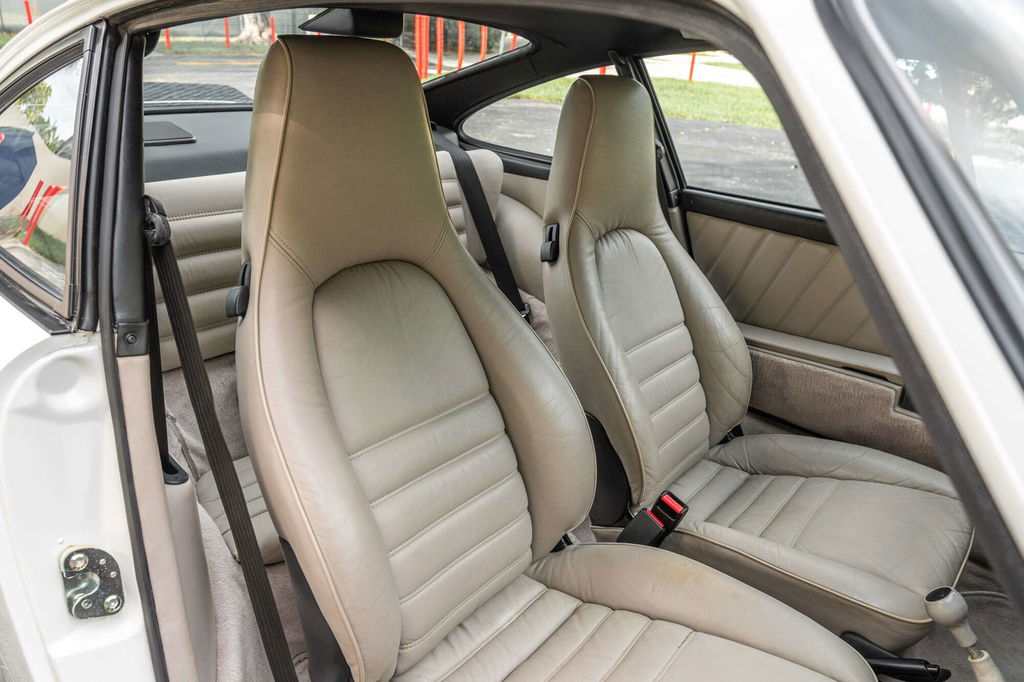 Porsche 911 Carrera 3.2 (US)