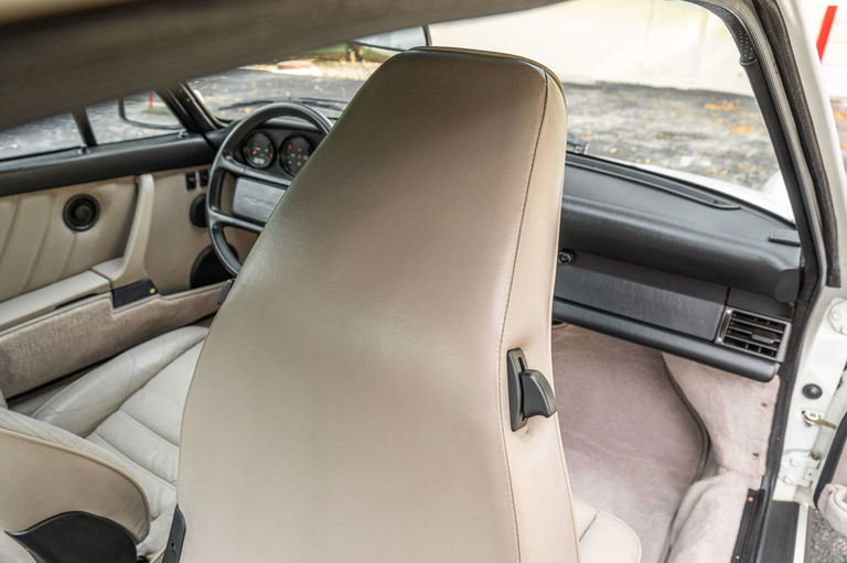 Porsche 911 Carrera 3.2 (US)