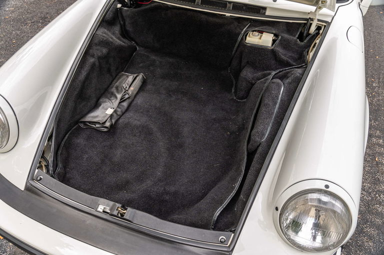 Porsche 911 Carrera 3.2 (US)