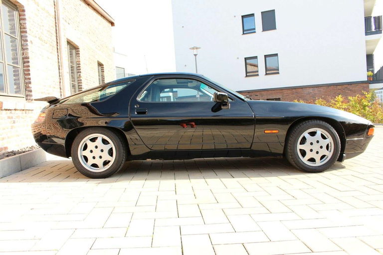 Porsche 928 S4