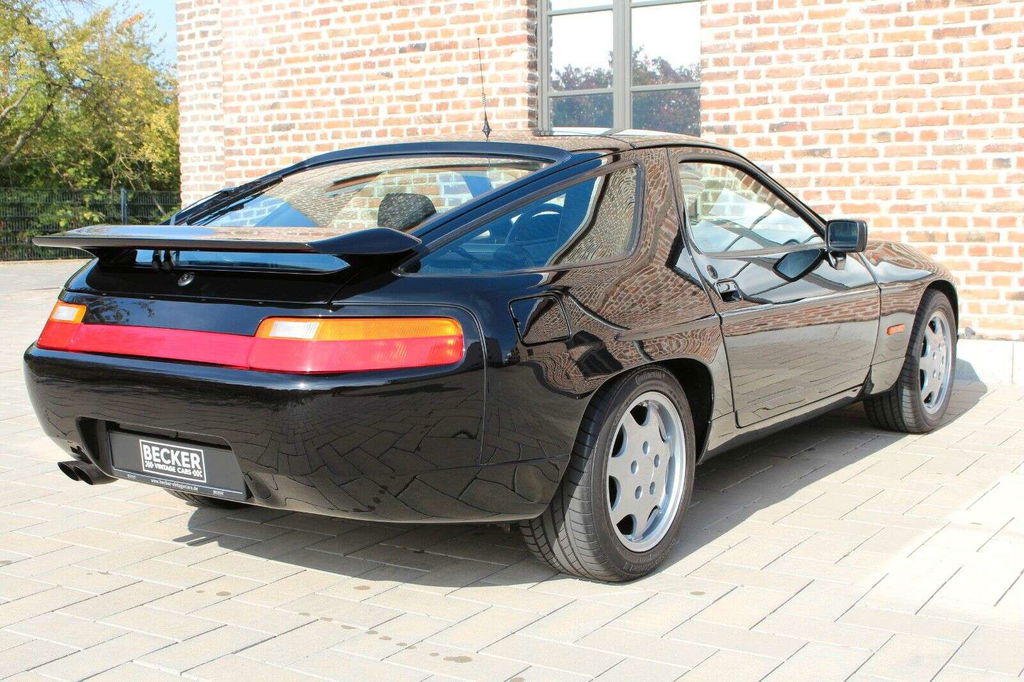Porsche 928 S4