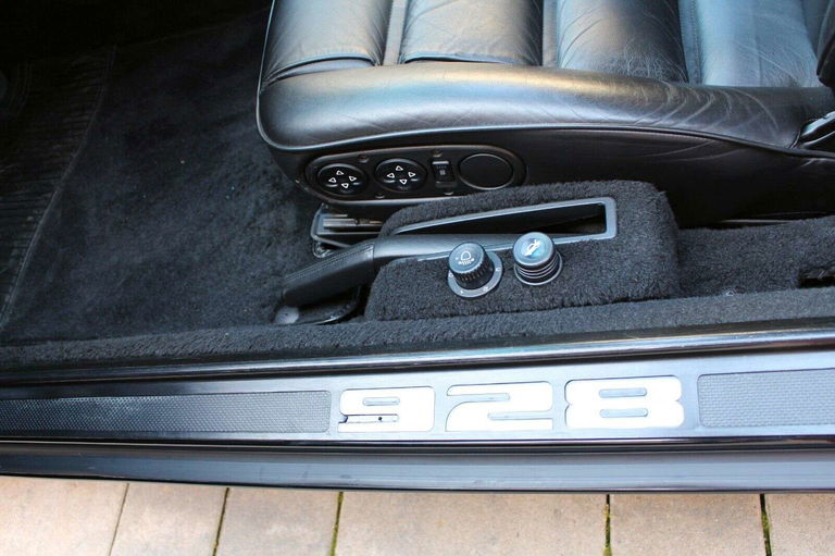 Porsche 928 S4