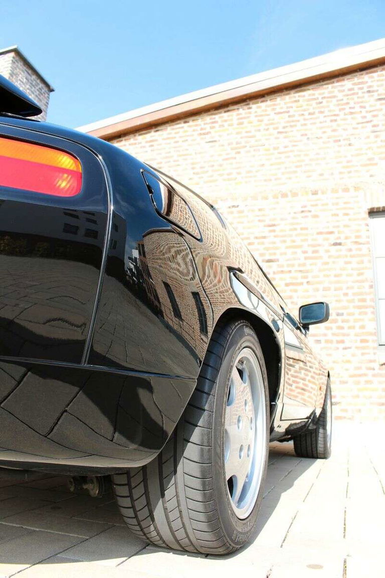Porsche 928 S4