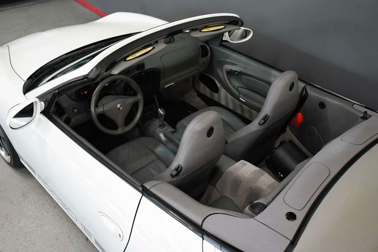 Porsche 996 Carrera 4