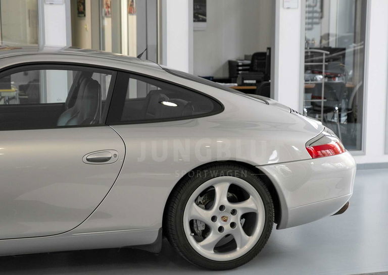 Porsche 996 Carrera 4