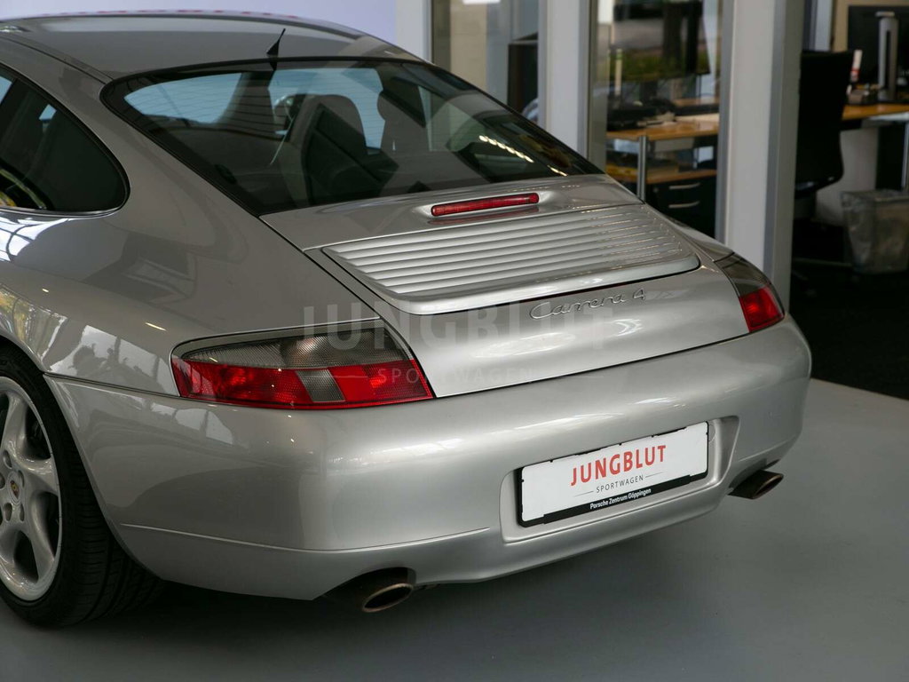 Porsche 996 Carrera 4