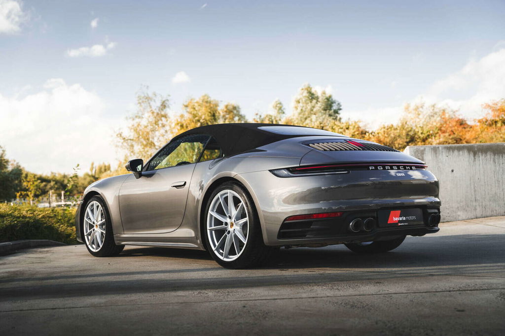 Porsche 992 Carrera 4