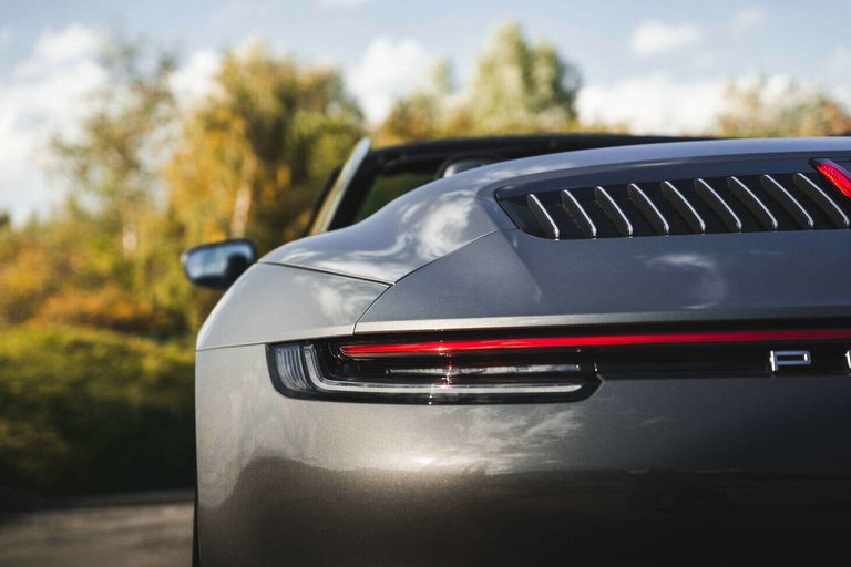 Porsche 992 Carrera 4