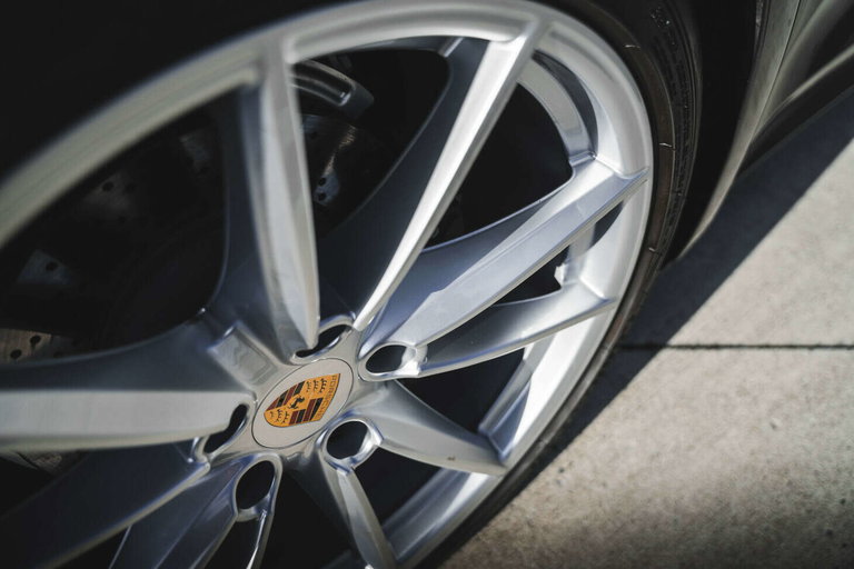 Porsche 992 Carrera 4