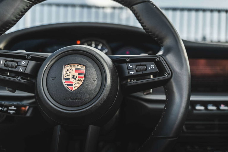 Porsche 992 Carrera 4