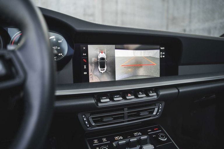 Porsche 992 Carrera 4