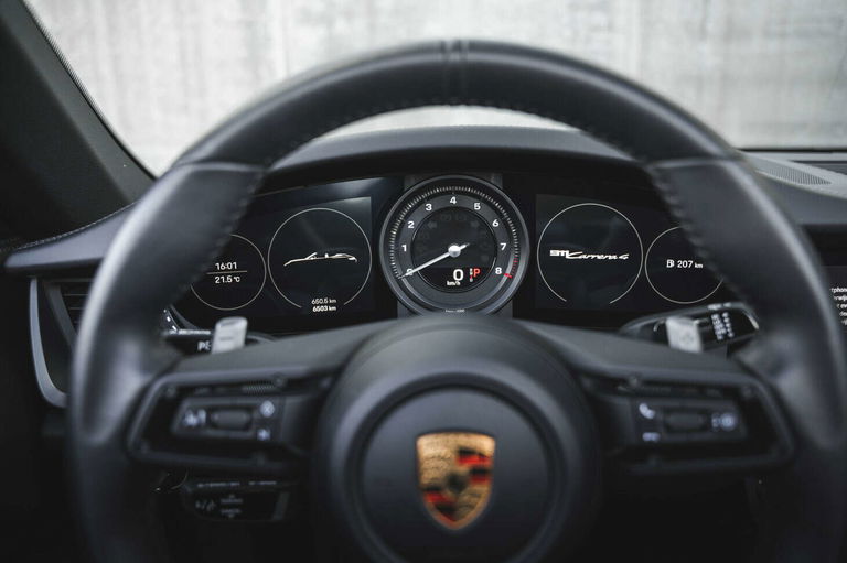 Porsche 992 Carrera 4