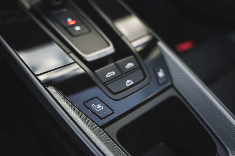 Porsche 992 Carrera 4