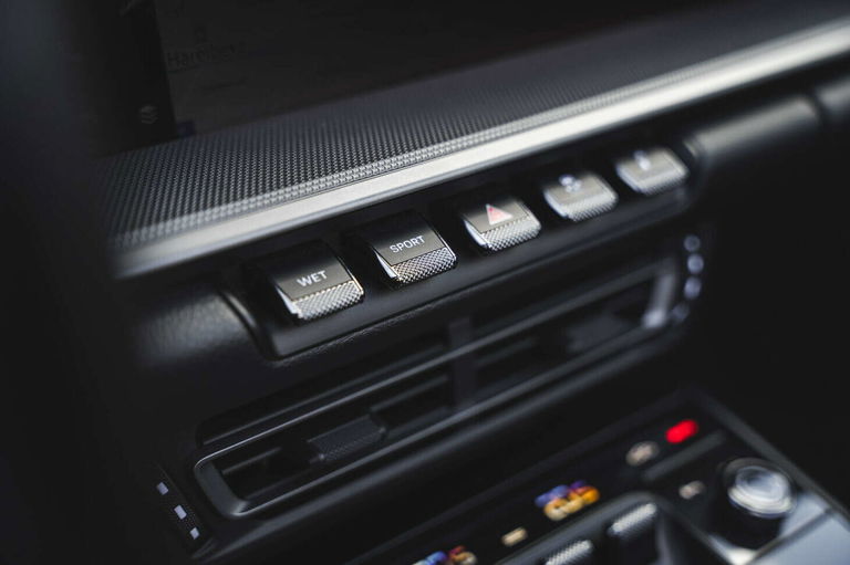 Porsche 992 Carrera 4