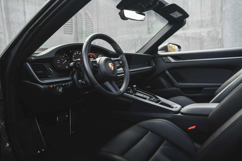 Porsche 992 Carrera 4