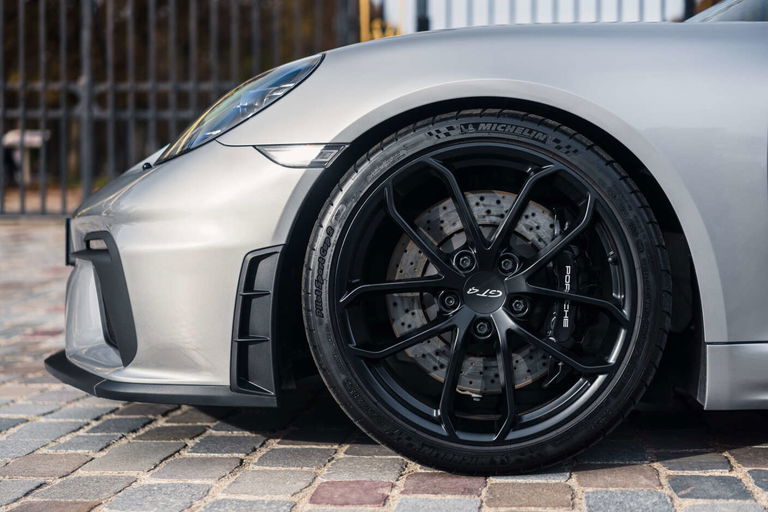 Porsche 718 Cayman GT4