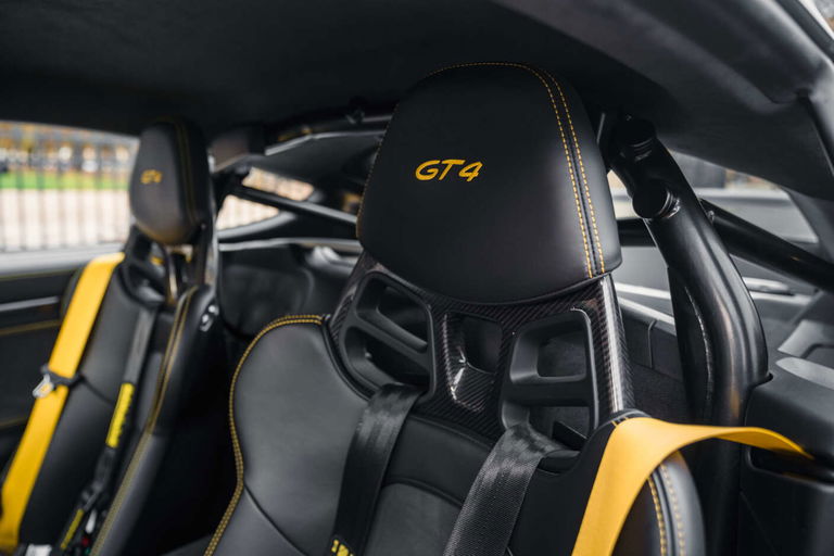 Porsche 718 Cayman GT4