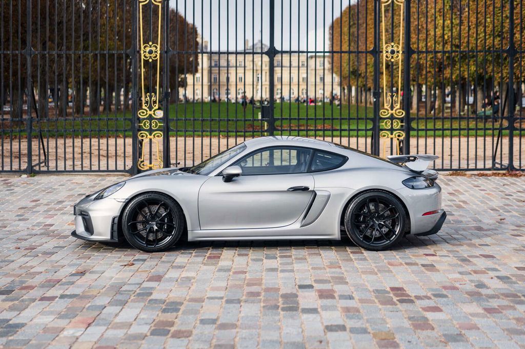 Porsche 718 Cayman GT4