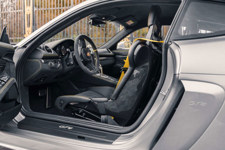 Porsche 718 Cayman GT4