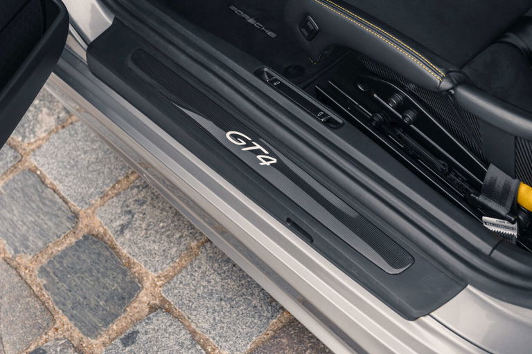 Porsche 718 Cayman GT4