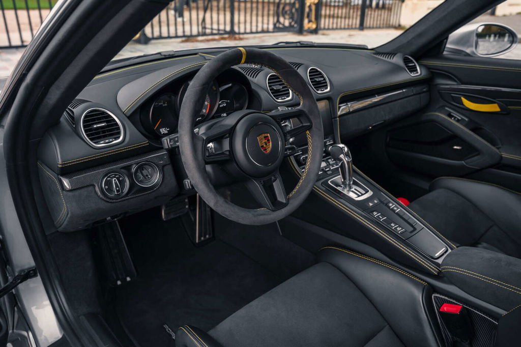 Porsche 718 Cayman GT4