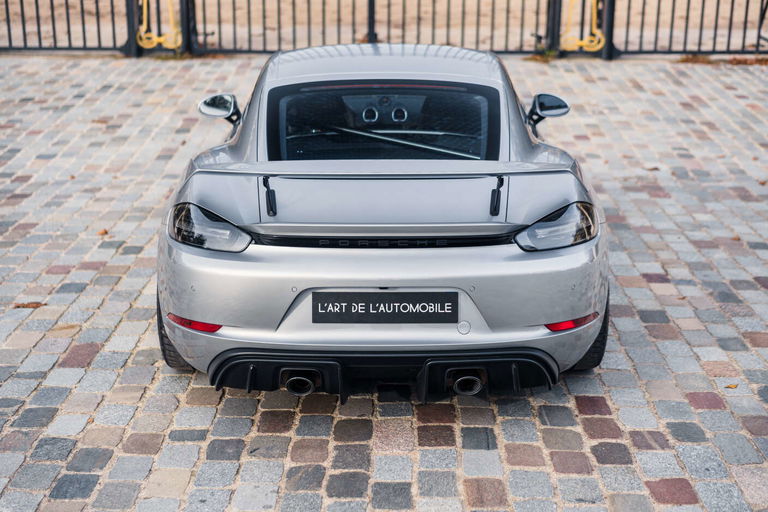 Porsche 718 Cayman GT4