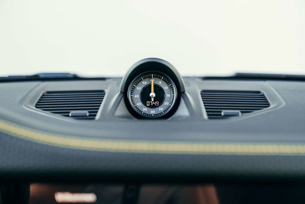 Porsche 992 GT3 Touring