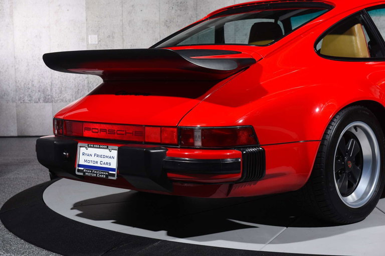 Porsche 911 Carrera 3.2 (US)