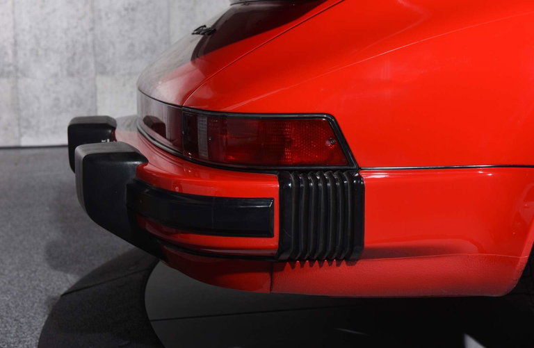 Porsche 911 Carrera 3.2 (US)