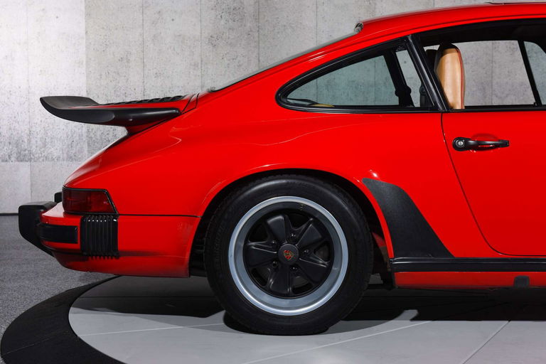 Porsche 911 Carrera 3.2 (US)