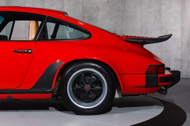 Porsche 911 Carrera 3.2 (US)