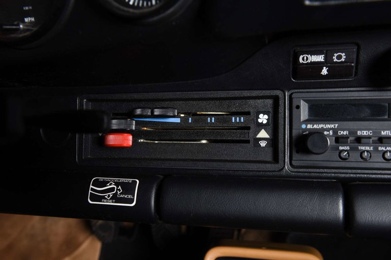 Porsche 911 Carrera 3.2 (US)
