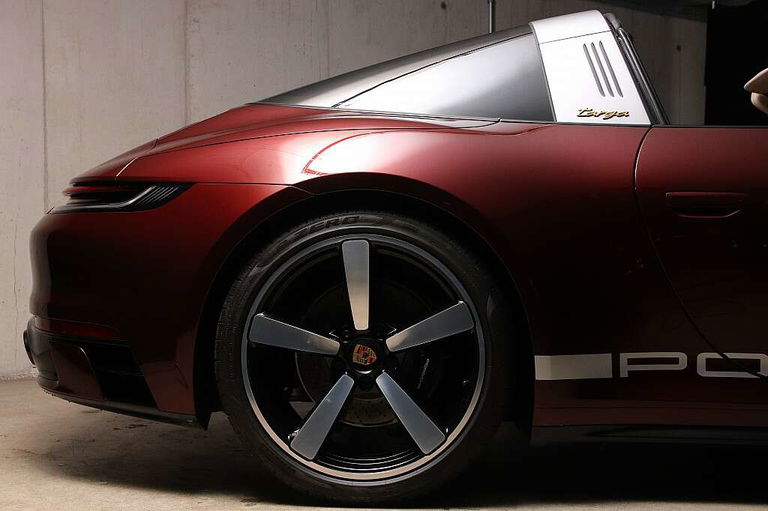 Porsche 992 Heritage Design Edition