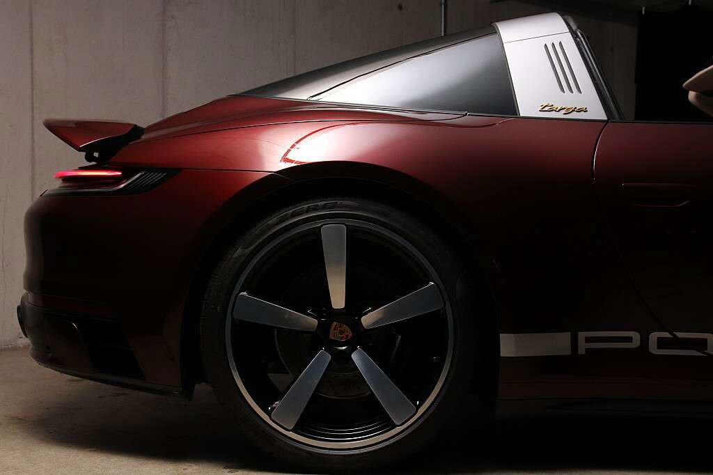 Porsche 992 Heritage Design Edition