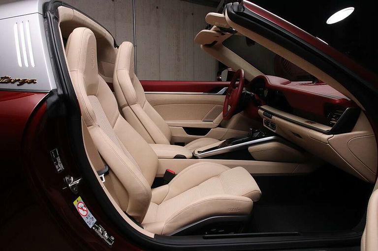 Porsche 992 Heritage Design Edition