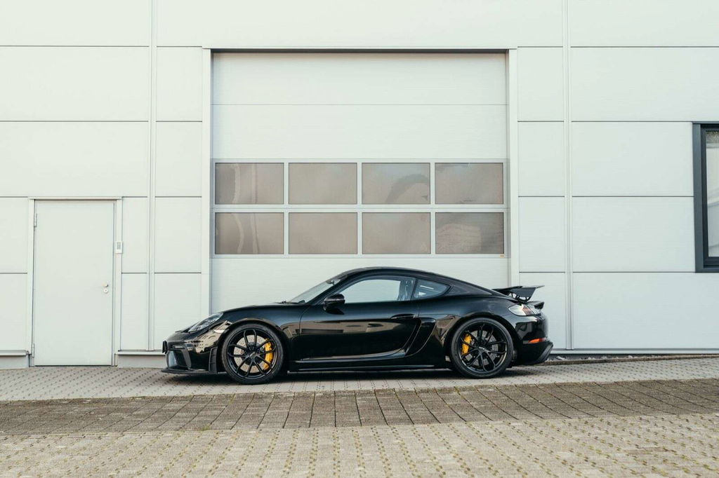 Porsche 718 Cayman GT4