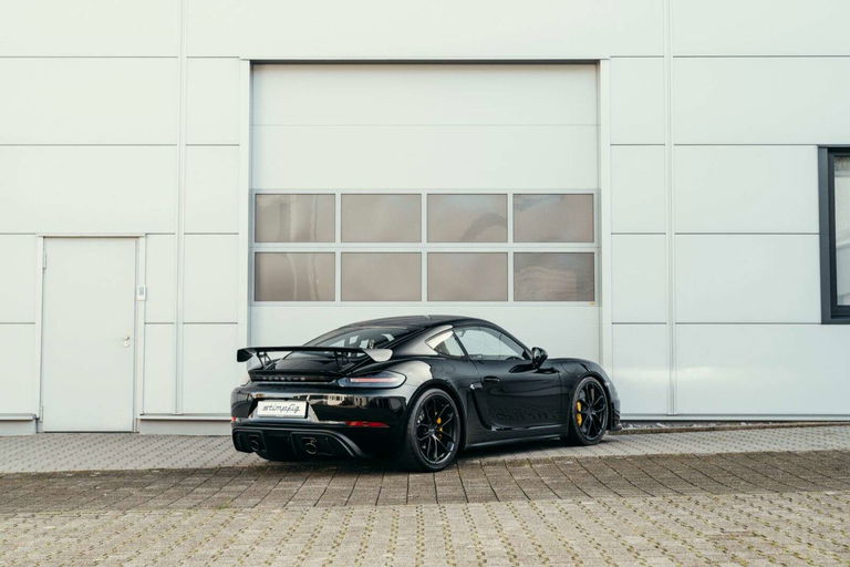 Porsche 718 Cayman GT4