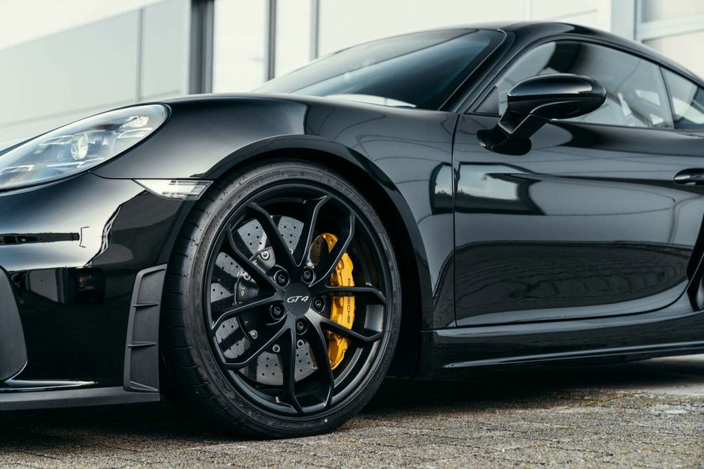 Porsche 718 Cayman GT4