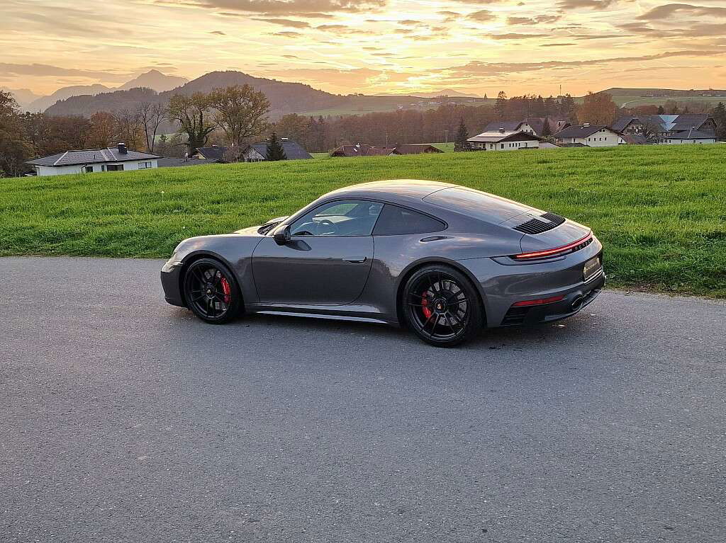 Porsche 992 Carrera GTS